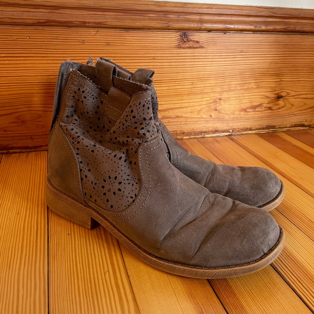 Women’s Gray Booties